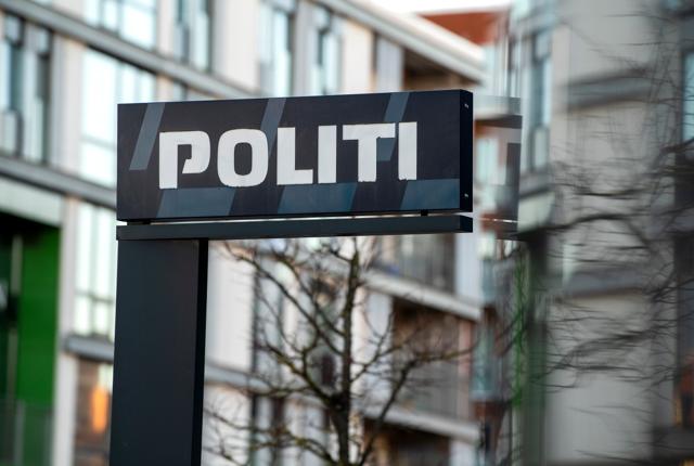 Politiet blev indblandet, da fire mænd i en sen aftentime kom op at toppes på en p-plads i Hobro. 