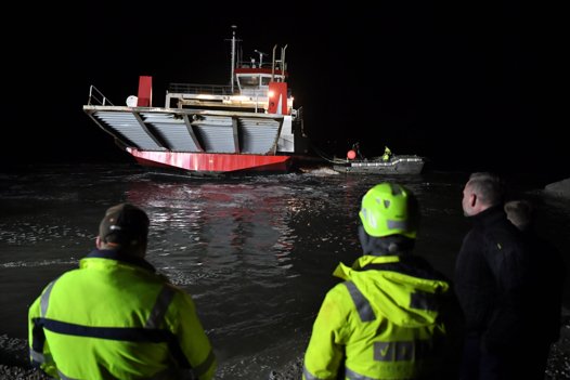 Torsdag aften kom færgen Sleipner endelig fri af sandbanken ved Sundsøre, men der går altså mindst en uge, før den igen kommer i drift. Foto: Henrik Bo