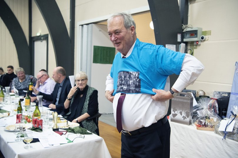 - Han kunne altid finde plads til at rumme os alle sammen og se det positive i alle situationer, siger Karen Bennedsen om sin gamle folkeskolelærer Egon Christensen. <i>Foto: Bente Poder</i>
