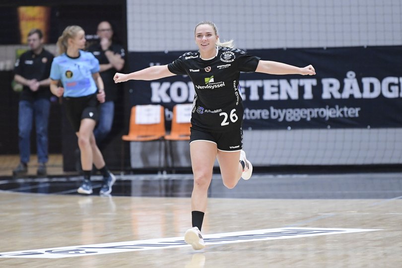 Christina Pedersen blev mandsopdækket, men Vendsyssel-spillerne var ligeglade og vandt en knusende sejr. Foto: Bente Poder <i>Foto: Bente Poder</i>