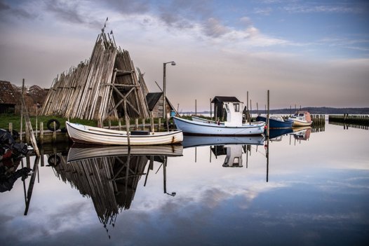 Stinesminde er ren postkortidyl den novembereftermiddag, da byrådskandidat for S, den 60-årige skuespiller Ole Jakobsen fra Oue, er gået på stemmefiskeri i sit lokalområde. Foto: Henrik Bo <i>Foto: Henrik Bo</i>