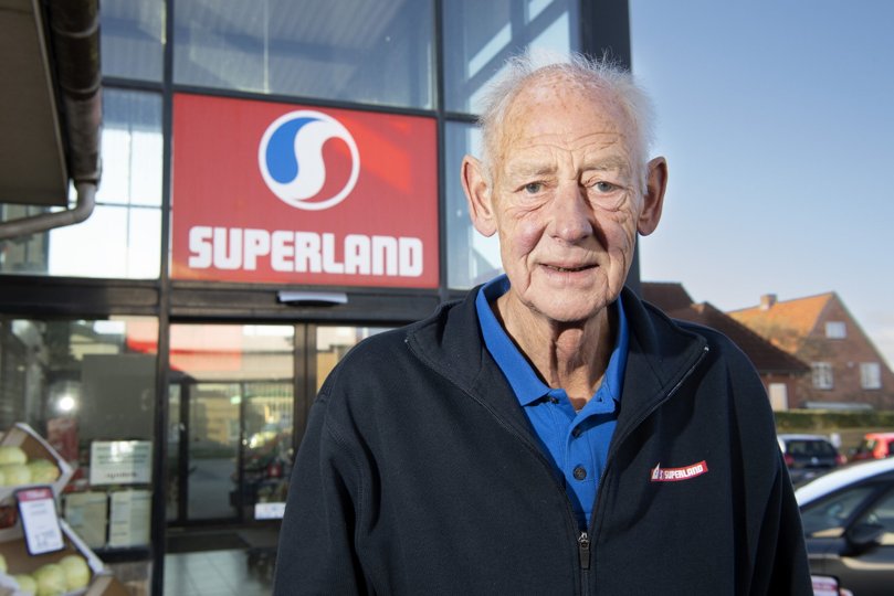 Købmand Ole Thomsen: Det vælter ind med varsler. Foto: Bente Poder <i>Foto: Bente Poder</i>