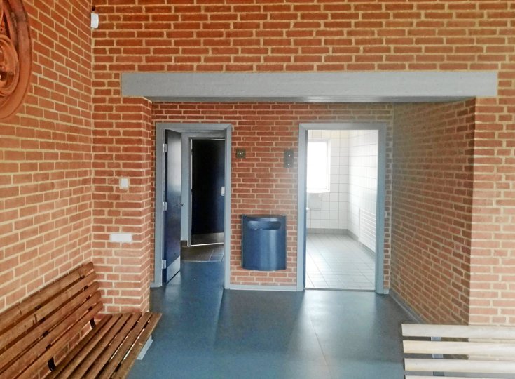 Det var i en toiletkabine på Nykøbing Busterminal, at samlejet mellem 63-årige Jens- Peter Skov og den 14-årige dreng fandt sted 8. september om formiddagen. Foto: Carsten Tolbøll