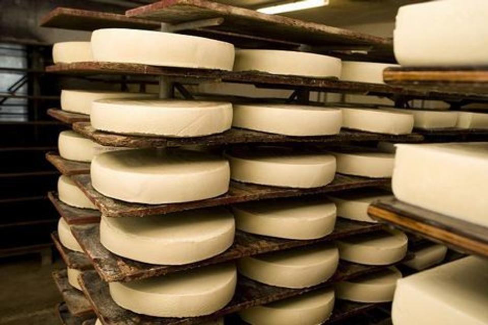 Efter 132 år er de sidste oste snart på vej ud af Asaa Andelsmejeri. <i>Arkivfoto</i>