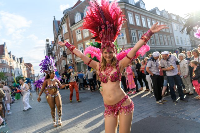 Karnevalsugen bliver skudt i gang med den Internationale Parade fredag. 