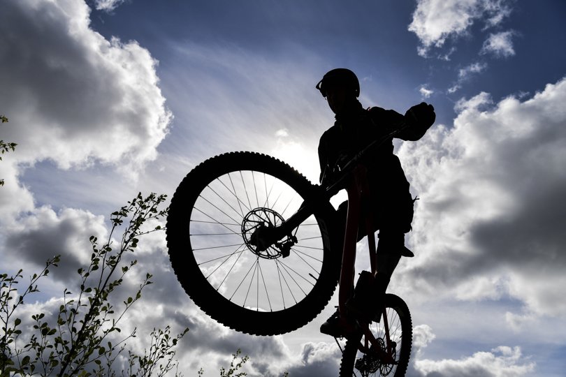 Steen Munk Nielsen er 350.000 kroner fra at nå de 2,5 mio. kroner, det vil koste at anlægge MTB-banen. Samtidig er planerne udfordret af en naboklage, som har opsættende virkning. Selv om pengene er på plads, kan arbejdet med at bygge banen ikke starte, før der ligger en afgørelse i klagesagen. <i>Arkivfoto: Michael Koch</i>