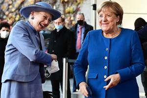 Stigende smitte i Tyskland: Statsbanket for dronningen er aflyst