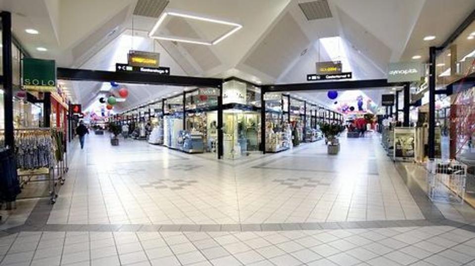 Engang flokkedes vi i storcentre for at købe - det er ikke sikkert, vi gør i fremtiden. Arkivfoto: Torben Hansen.