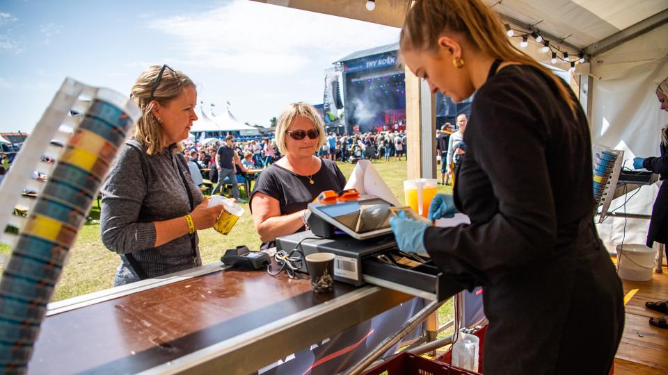 Rigtig mange frivillige fra hele landet har meldt sig til at give en hånd med til årets Thy Rock - men der mangler endnu 250, før kabalen går op. <i>Arkivfoto: Diana Holm</i>