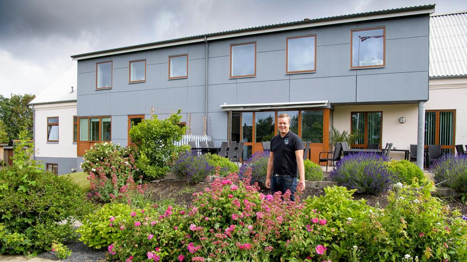 Feriehus Thy i Hundborg er indstillet til et tilskud på 205.000 kroner, som skal bruges til et solcelleanlæg og en ladestander til elbiler. <i>Arkivfoto: Peter Mørk</i>