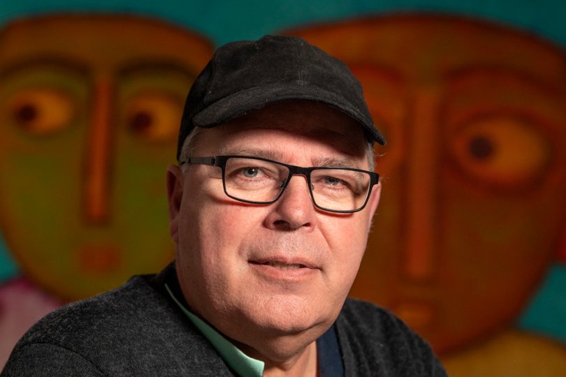 Til hverdag er Kim Godiksen en benhård forretningsmand, men når årets festivaler og kræmmermarkeder lukker ned, tager han på højskole for at male. <i>Arkivfoto: Henrik Louis</i>