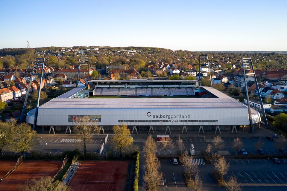 Millioner til at forbedre tilskuerfaciliteter på Aalborg Stadion er skudt til hjørne. <i>Arkivfoto: Henrik Bo</i>