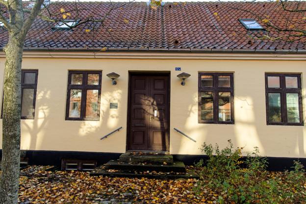 Den gamle politistation i Løgstør får nyt liv. Det er mæglerfirma Asger Larsen & Allan Kristensen, der har stået for handlen. <i>Foto: Bo Lehm</i>