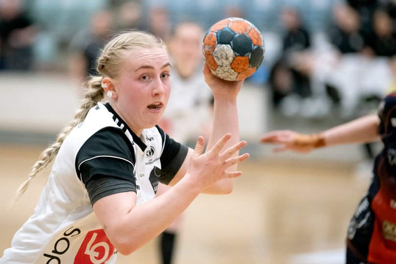 Frida Høgaard skød med skarpt mod Hadsten Håndbold. <i>Arkivfoto: Henrik Louis</i>