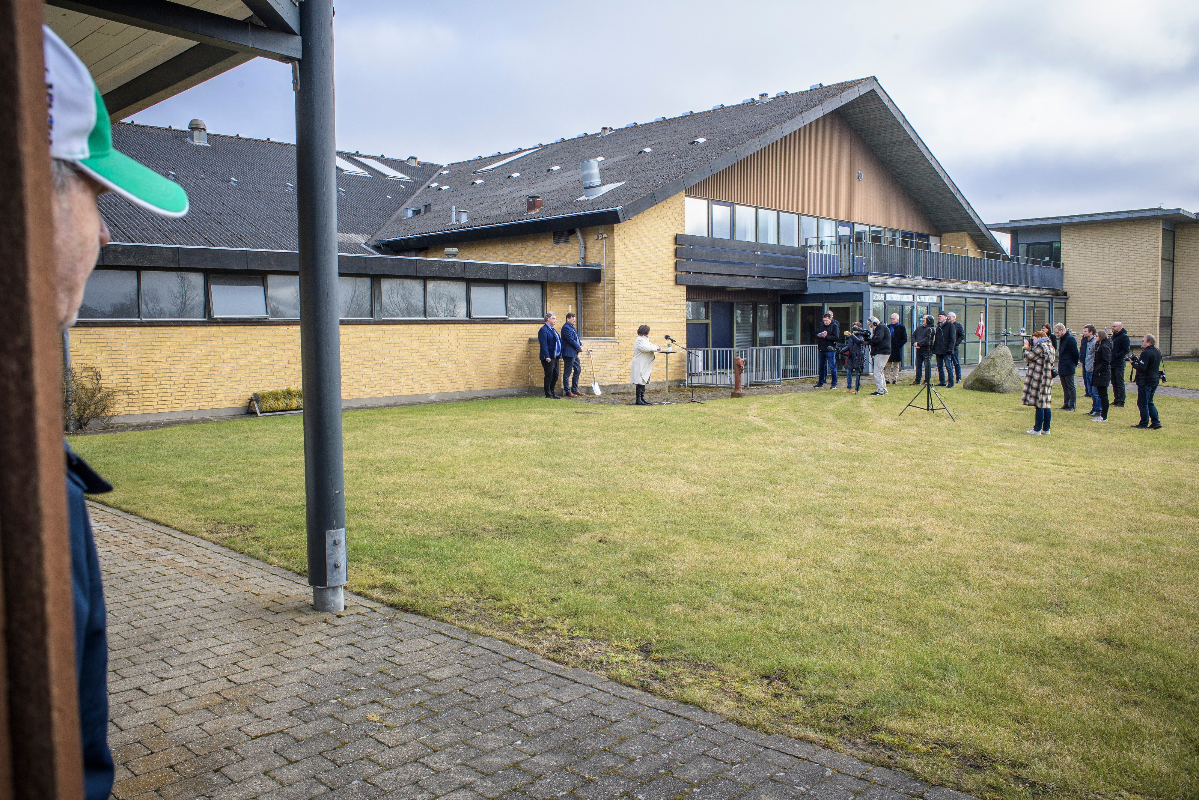 Nu lysner det for idrætscenteret, der får hjælp fra pengeinstitut og kommune