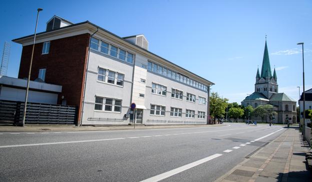 Det tidligere posthus på Skippergade i Frederikshavn skal rumme det kommende skattecenter, der ventes klar i sommeren eller efteråret 2023. <i>Arkivfoto: Bo Lehm</i>