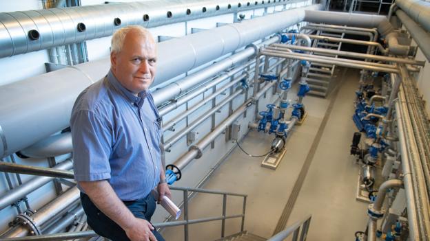 - Over de kommende 15-20 år udbygger vi løbende kloaksystemet, så mere regnvand føres direkte ud i Mariager Fjord, siger Søren Erikstrup, direktør for Mariagerfjord Vand A/S. <i>Arkivfoto: Torben Hansen</i>