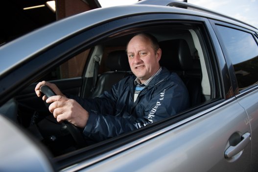 Udvalgsformand Meiner Nørgaard kører selv taxa for Morsø Taxi- & Turisttrafik, som frem til næste år har kontrakten på kommunal buskørsel i Morsø Kommune. <i>Arkivfoto: Bo Lehm</i>