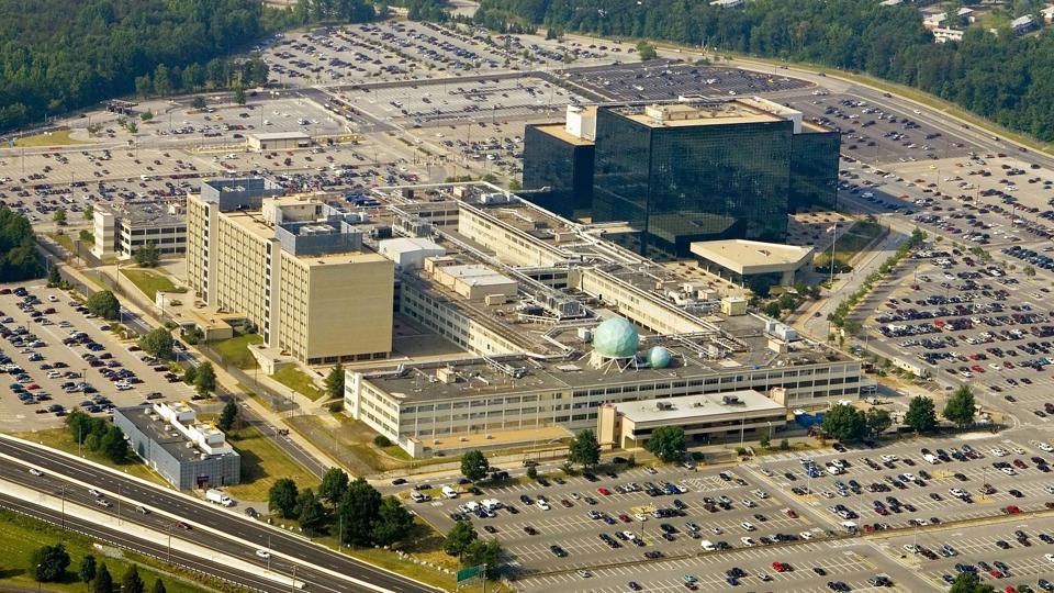 One dead as police fire on car in incident at US spy HQ <i>Paul J. Richards/Ritzau Scanpix</i>