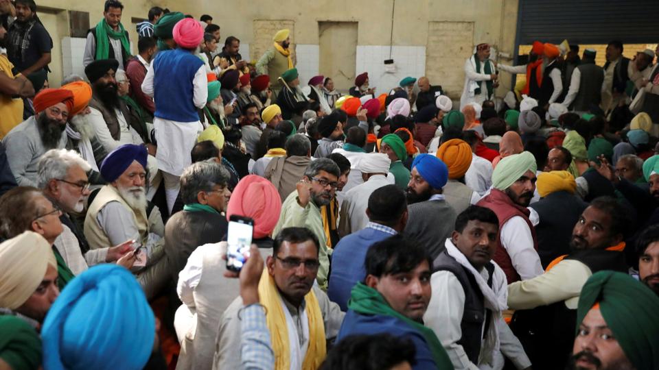 Farmers celebrate after protests were called off at Delhi-Haryana border <i>Anushree Fadnavis/Reuters</i>