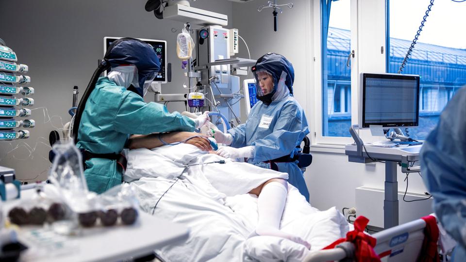 Intensive care of corona patients <i>Ntb/Reuters</i>