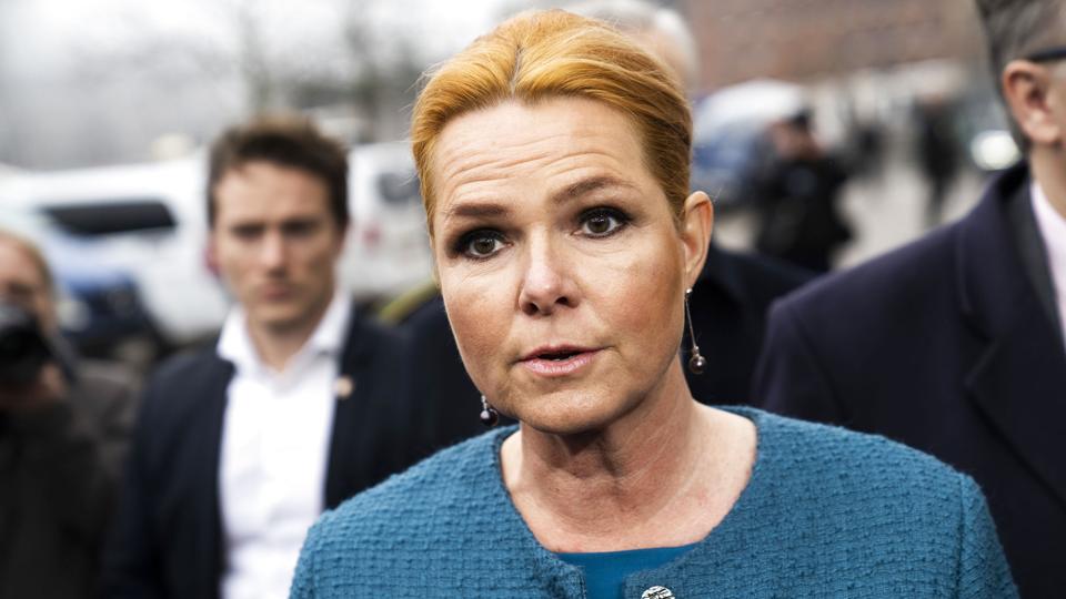 Inger Støjberg forlader Eigtveds Pakhus efter domsafsigelse. <i>Martin Sylvest/Ritzau Scanpix</i>