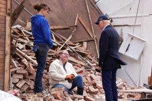 Biden i tornadoramt by: Tøv ikke med at bede om noget