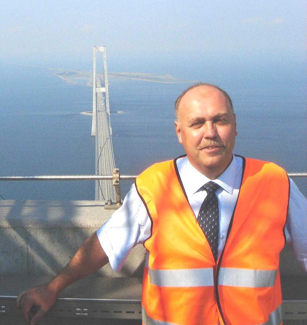 Kristian Pihl Lorentzen på toppen af Storebæltsbroen – og på toppen af trafikpolitikken. Det var i 2011. Privatfoto.
