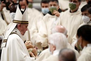 Pave Frans opfordrer folk til at omfavne ydmygheden