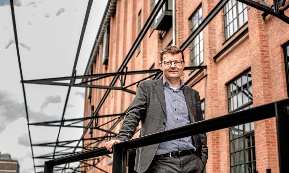 Kristian Lyk-Jensen, direktør i Center for Ejendomme i kriminalforsorgen, glæder sig over, at Sdr. Omme Fængsel fredag kan afholde rejsegilde på tilbygningen. Kristian Lyk-Jensen, direktør i Center for Ejendomme i kriminalforsorgen, glæder sig over, at Sdr. Omme Fængsel fredag kan afholde rejsegilde på tilbygningen.