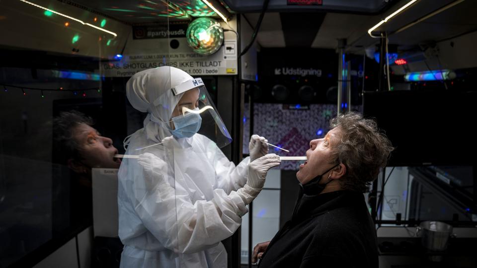 Partybus bruges til Covid-19 test <i>Mads Claus Rasmussen/Ritzau Scanpix</i>