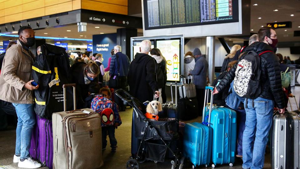 Dozens of flights listed as cancelled or delayed at Seattle-Tacoma International Airport <i>Lindsey Wasson/Reuters</i>
