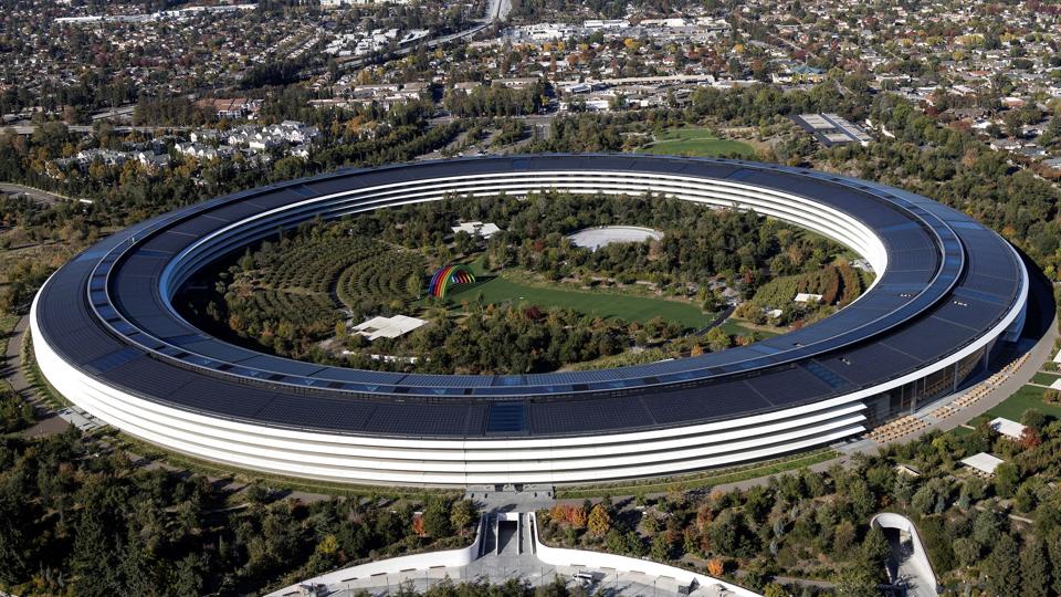 Aerial view of Apple''s headquarters in Cupertino, California <i>Carlos Barria/Reuters</i>