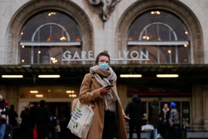 Paris kræver mundbind udendørs - syndere straffes med bøde