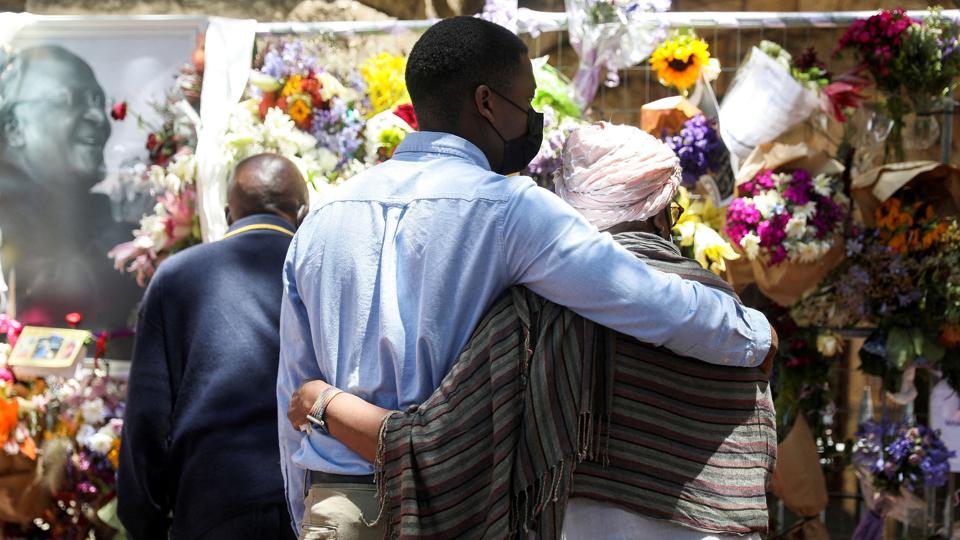 South Africans pay respects to late anti-apartheid hero Tutu <i>Sumaya Hisham/Reuters</i>