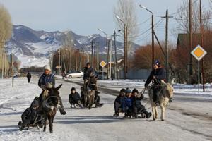 Store demonstrationer ryster Kasakhstan og storbyen Almaty