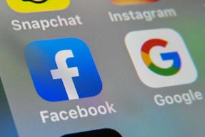 Frankrig giver Google og Facebook kæmpebøder for datafinte
