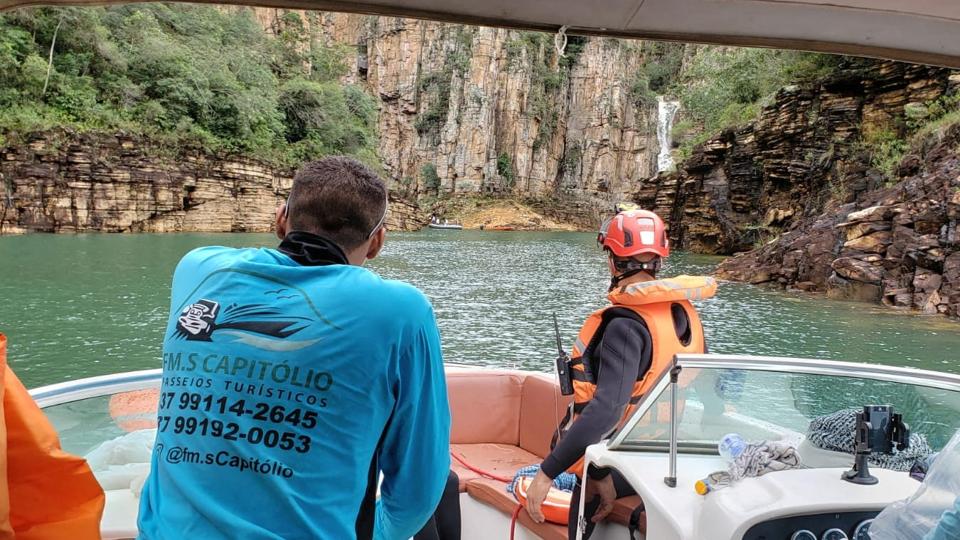 Canyon rock face collapses on tourists at Brazil waterfall <i>Fire Brigade Of Minas Gerais/Reuters</i>
