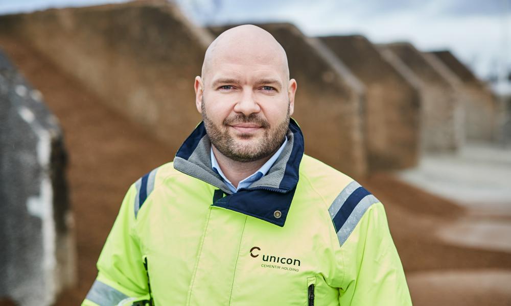 Ifølge adm direktør i Unicon, Casper Mathiasen, så er det især i og omkring København, at manglen på sand, sten og grus truer.