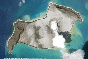 Tsunami-varsler ophævet efter vulkanudbrud ved Tonga