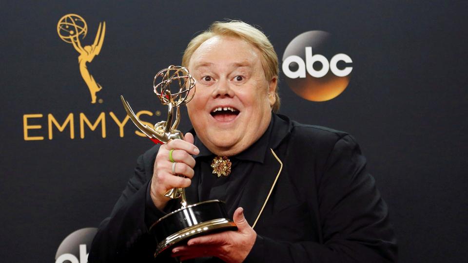 Actor Louie Anderson poses backstage with his award for Best Supporting Actor in a Comedy Series for his role on the FX series <i>Mario Anzuoni/Reuters</i>