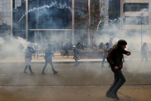 Belgisk politi bruger vandkanoner mod stor coronaprotest