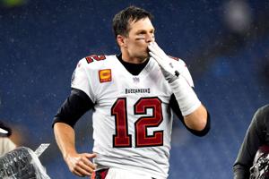 Quarterbacken Tom Brady stopper NFL-karrieren