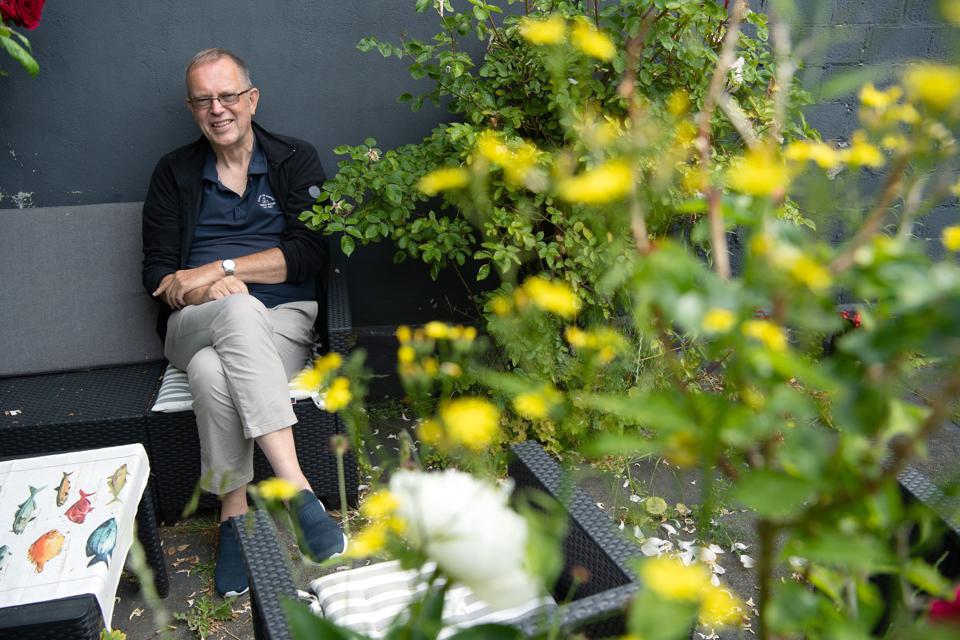 Naturpsykiatri kalder Erik Holm Sørensen konceptet bag projektet 'Frisk i Naturen', der tager psykisk sårbare med ud og vandre, fiske eller sejle. Her oplever nogle stemmehørere ikke at kunne høre stemmer for en stund - andre finder en sjælden indre ro. <i>Foto: Bente Poder</i>