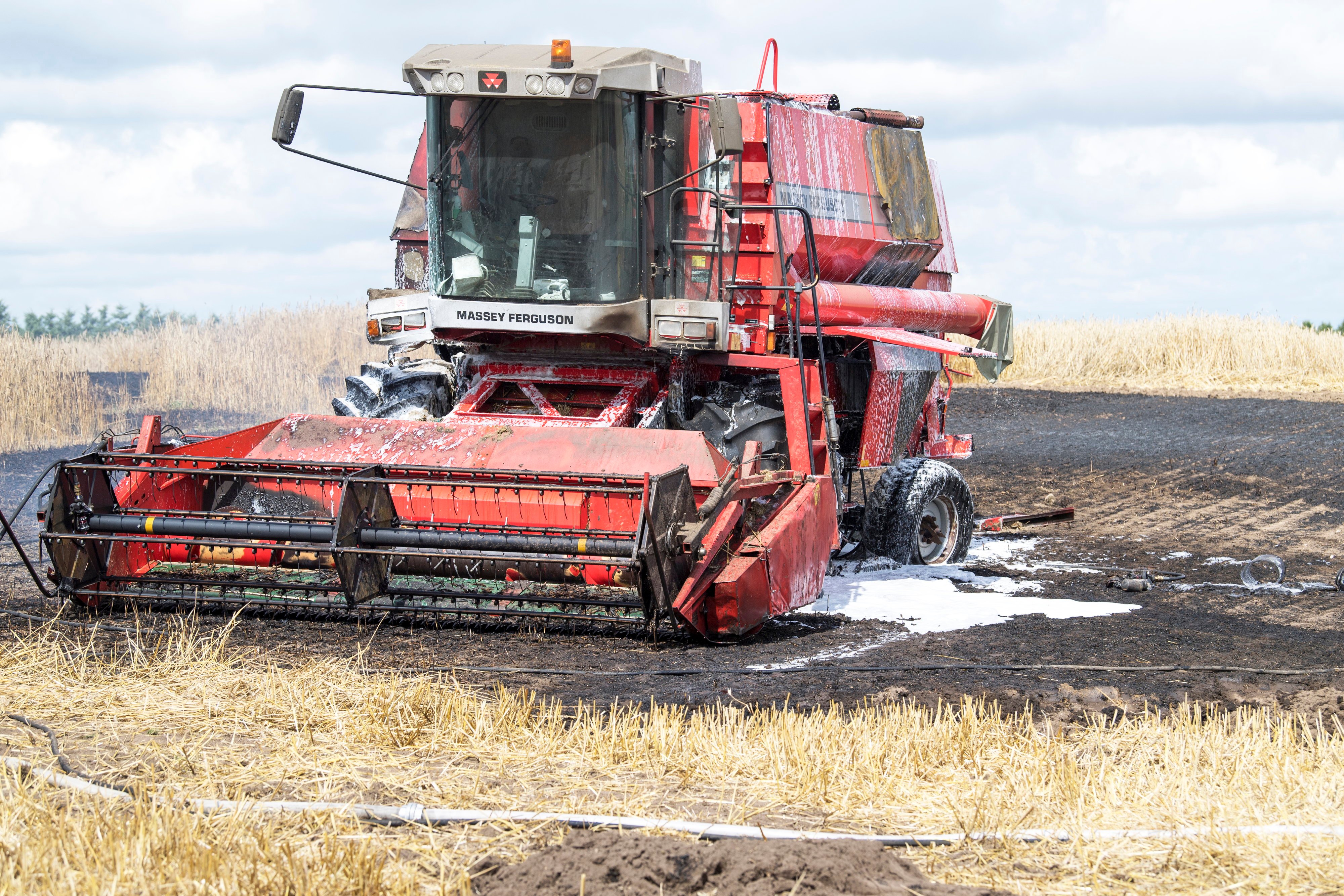 Flere mejetærskere brudt i brand