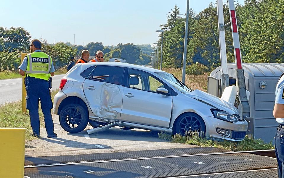 14. juli 2021 skete der en kollision mellem en personbil og et regionaltog i Hirtshals. Haverikommissionens rapport har flere forklaringer på, hvordan det kunne gå så galt. <i>Arkivfoto: Jan Pedersen</i>
