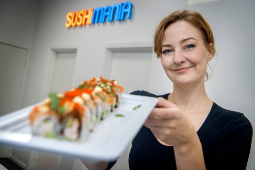 Sushimania er Danmarks første pick’n’mix-koncept til sushi og blev stiftet i Aalborg i 2009 - dengang udviklet af Peter Aimerons-Jacobsen. Sushimania har sidenhen udviklet sig til et franchisekoncept med op til 28 butikker. Nu lukker 10 butikker dog med navnet Sushimania. <i>Arkivfoto: Lars Pauli</i>