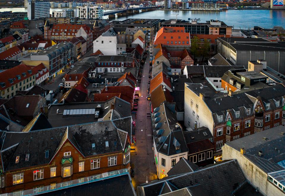 Det er populært at overnatte i Aalborg, og det har tilsyneladende fået nogle til at spekulere i at udleje værelser og lejligheder i huse, hvor de ikke selv bor, via Airbnb og andre apps. <i>Arkivfoto: Henrik Bo</i>