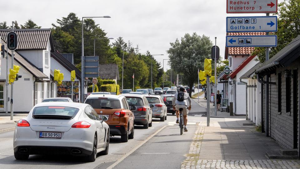 Sidste år forsøgte man sig med at slukke det omstridte lyskryds i Hune. Nu har det siden pinse været udstyret med intelligent teknologi. <i>Foto: Henrik Bo</i>