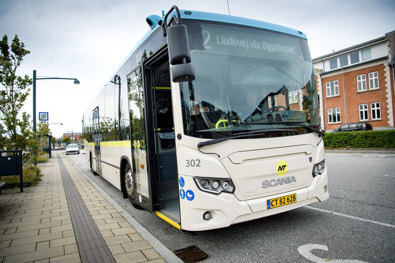 Med virkning fra starten af skoleåret 2023 vil der ikke længere være halvtimes drift på bybusserne i Thisted. Det er et af de sparetiltag, der er besluttet med virkning fra næste år for at imødegå en forventet overskridelse af budgettet for den kollektive trafik <i>Foto: Bo Lehm</i>